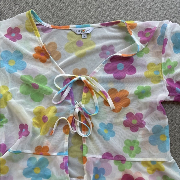 Mesh bell sleeve top - Picture 2 of 4